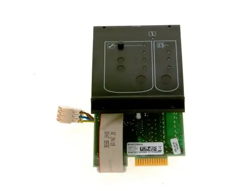 Bosch Modul mit Steuerplatine in Schwarz, ausgestattet mit Tasten und einer Anschlussleitung. Geeignet für spezifische Anwendungen in geprüften Systemen.